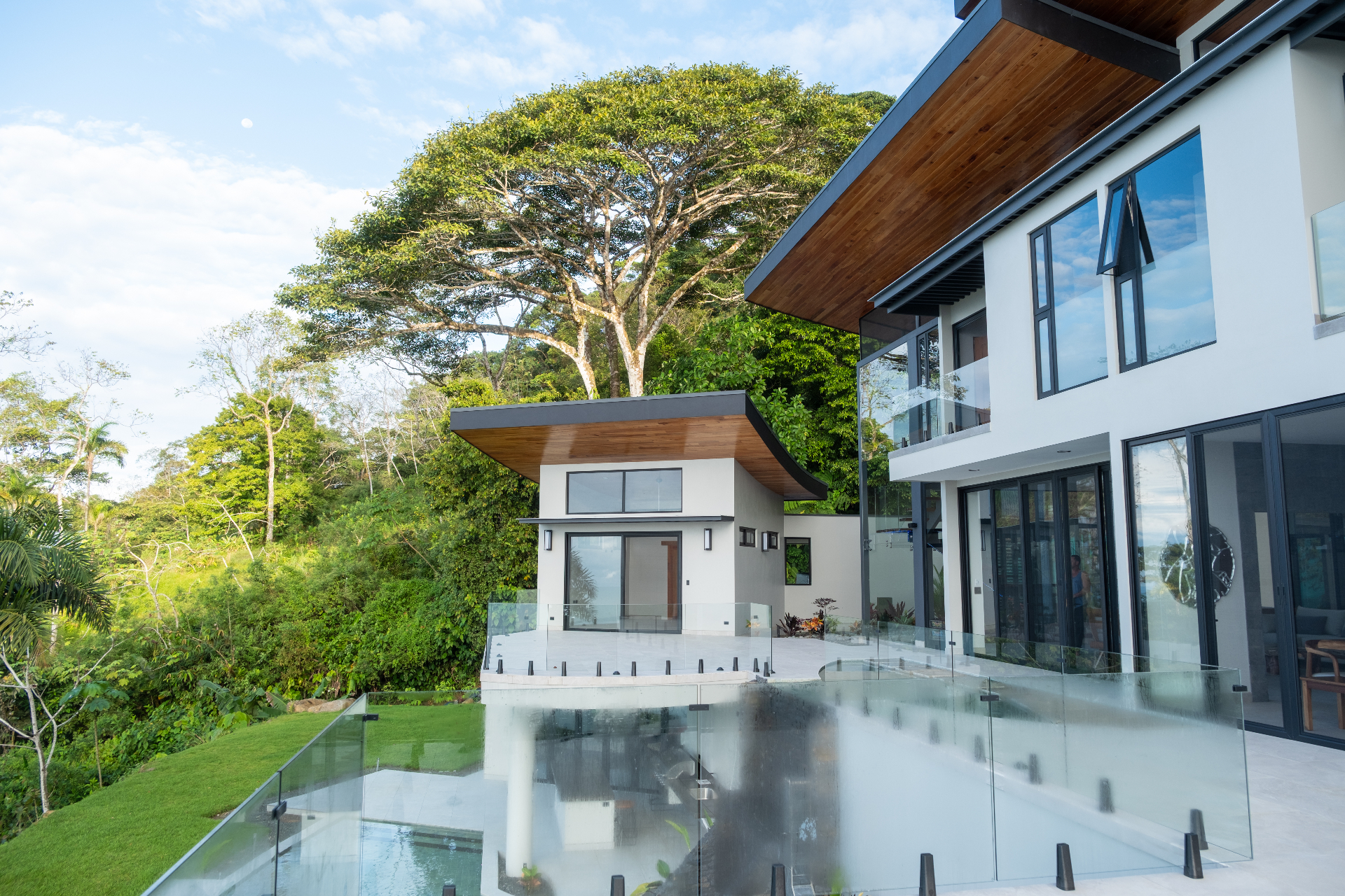 Infinity pool at Casa Cascada overlooking the Pacific Ocean in Dominical, Costa Rica